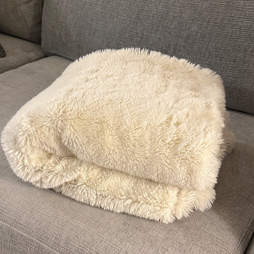 Z Gallerie Cream Faux Fur Throw Blanket